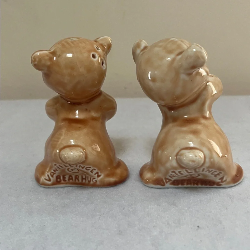MCM Van Tellingen Hugging Bears Salt and Pepper Shakers vtg